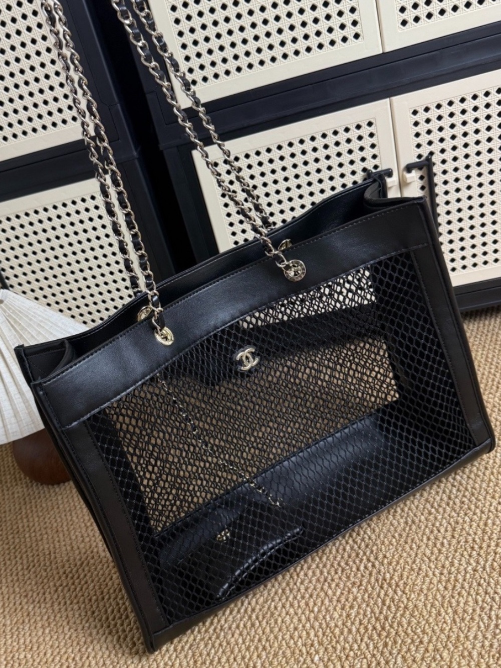 GWP CC Black Mesh leather Tote with Chain-Link Straps n pouch